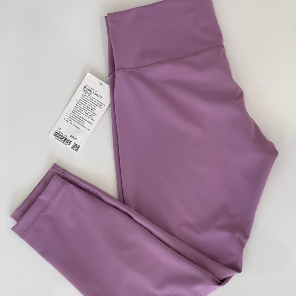 New with Tags Lululemon Wunder Train HR leggings!